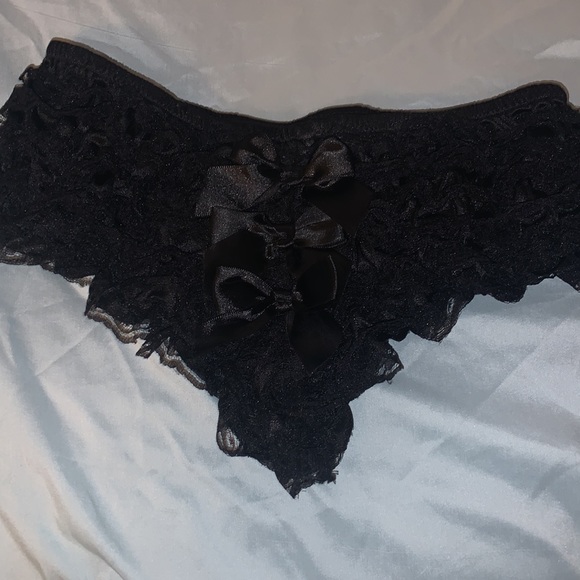 Black Ruffle Booty Shorts - Picture 3 of 7